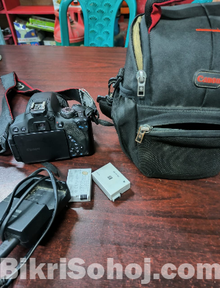 Canon 700D Camera